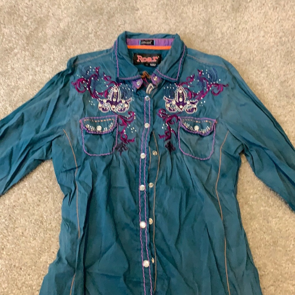 Woman’s sequin button up